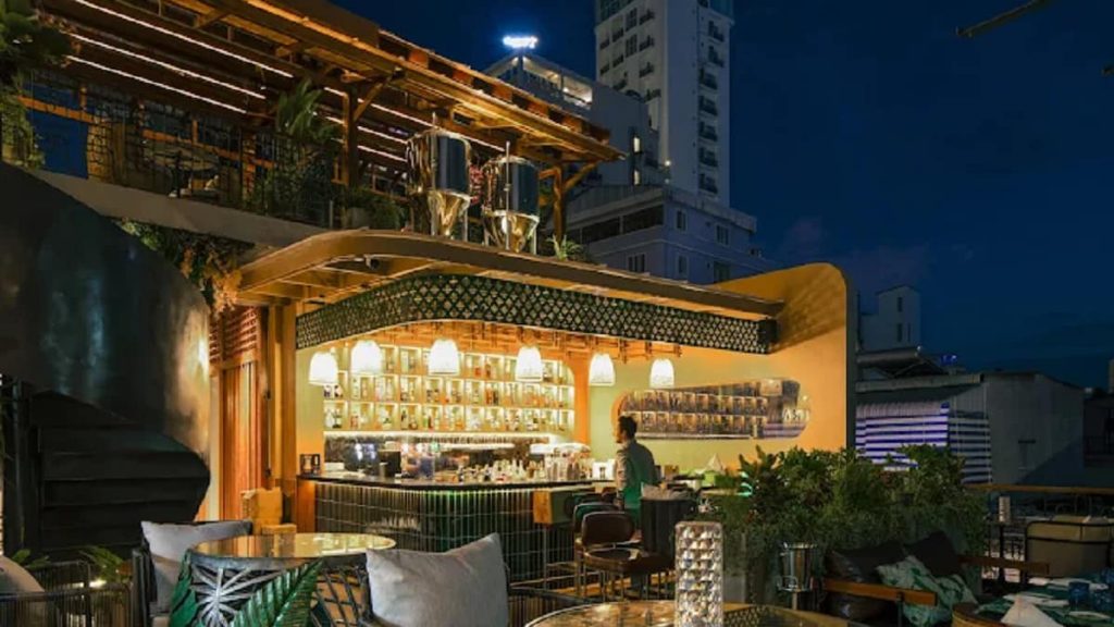Aura Phnom Penh